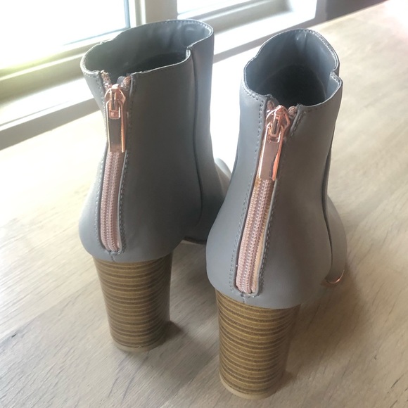 DSW | Sacha Too Grey Ankle Boots - Picture 9 of 11